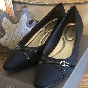Aubrey Lynn Black Buckle Low Heels New in Box